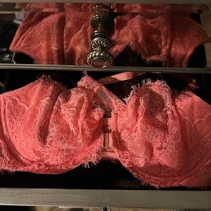 LAST CHANCE 🌸 Victoria’s Secret 36D Coral Eyelash Lace Bra